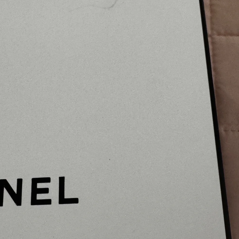 Gift Box with Ribbon - Picture 4 of 10